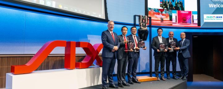 Thomas Zeeb, Global Head Exchanges, SIX; Wang Shihting, Chinese Ambassador to Switzerland; Jiang Miao, Vice President, Gem; Steven Cai, Director, Deputy General Manager, Gotion; Roberto Magnani, Director, CEO of ICF & WELKO, Keda; Jiang Zheng, Director, Keda Europe (from left to right)